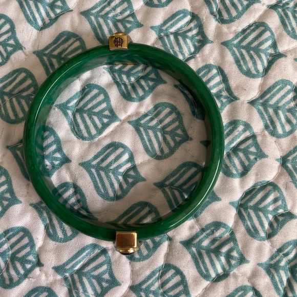 House of Harlow 1960 Green and Gold Bracelet and dark purple stone. - Picture 2 of 3